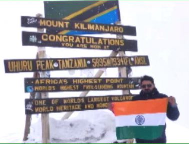 Sikar man Anil Kumar hoisted tiranga on mount kilimanjaro in africa